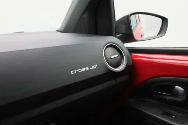 Volkswagen Up! (2018) thumbnail 25