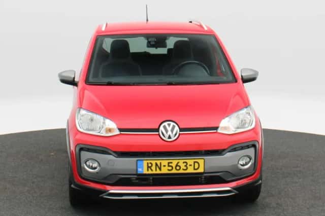 Volkswagen Up! (2018) thumbnail 4