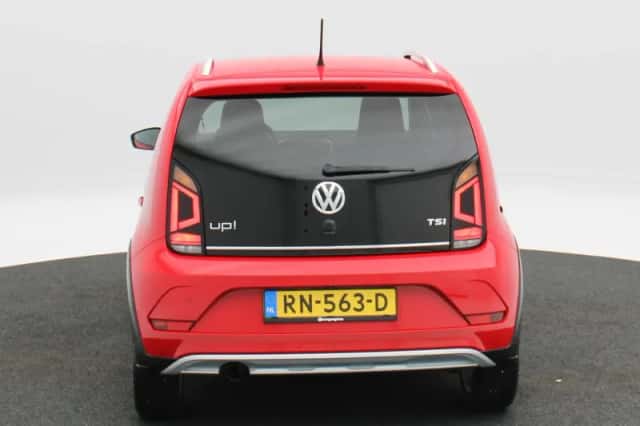 Volkswagen Up! (2018) thumbnail 6