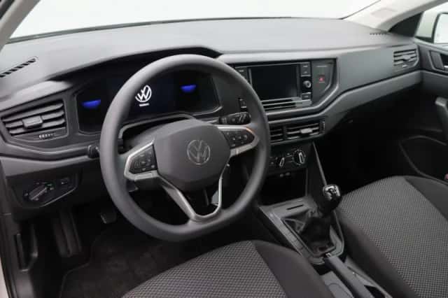 Volkswagen Polo (2024) thumbnail 3