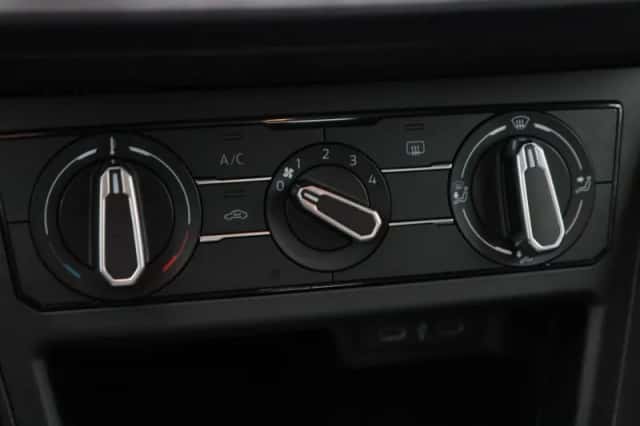 Volkswagen Polo (2024) thumbnail 24