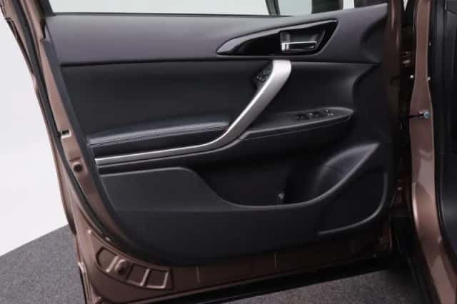 Mitsubishi Eclipse Cross (2018) thumbnail 17