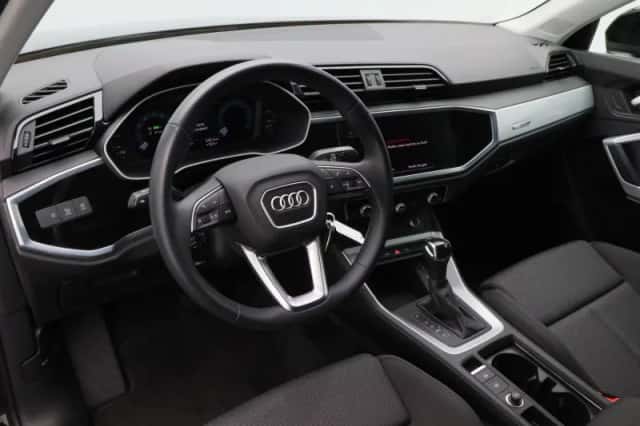 Audi Q3 (2023) thumbnail 3