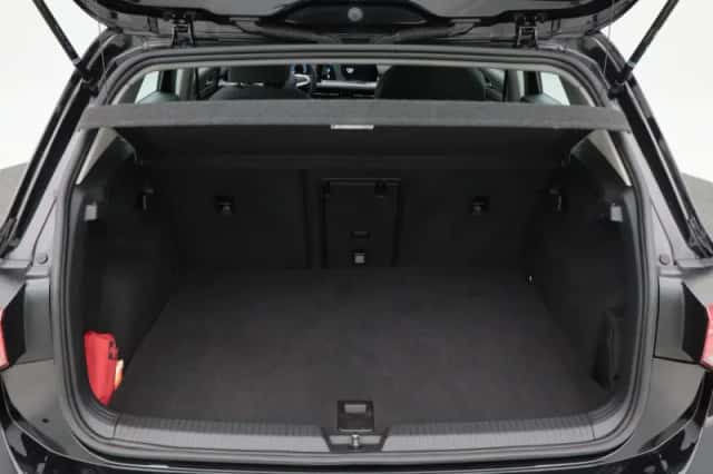 Volkswagen Golf (2023) thumbnail 13