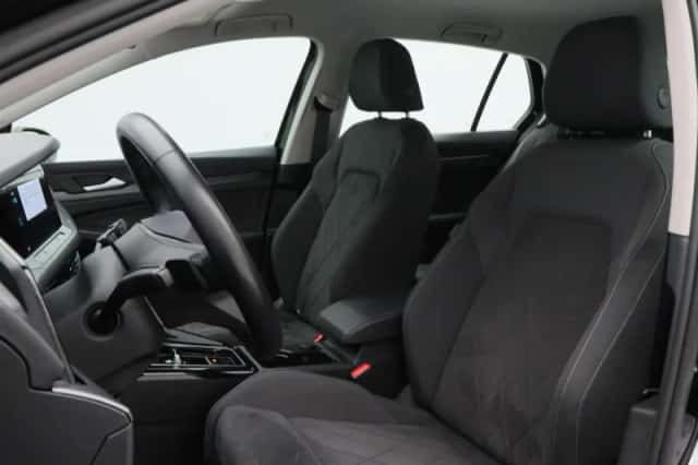 Volkswagen Golf (2023) thumbnail 16