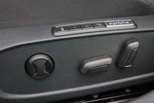 Volkswagen Golf (2023) thumbnail 17