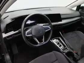 Volkswagen Golf (2023) thumbnail 3