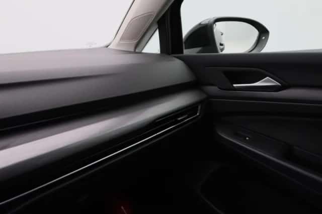 Volkswagen Golf (2023) thumbnail 28
