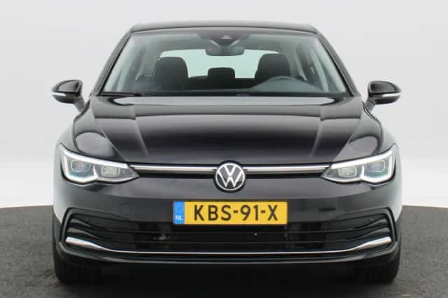 Volkswagen Golf (2023) thumbnail 4