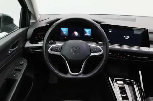Volkswagen Golf (2023) thumbnail 32