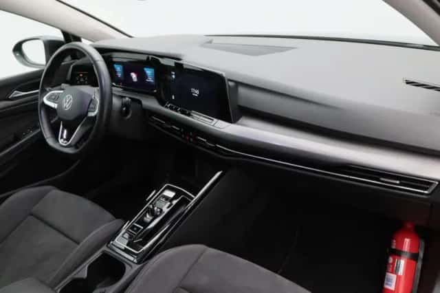 Volkswagen Golf (2023) thumbnail 34