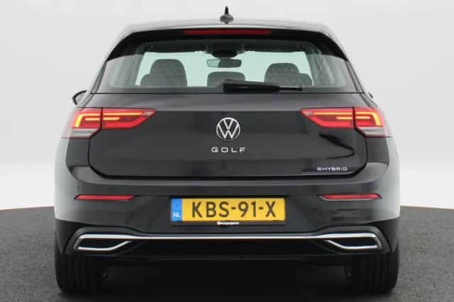 Volkswagen Golf (2023) thumbnail 5