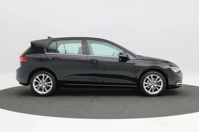 Volkswagen Golf (2023) thumbnail 6