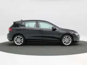 Volkswagen Golf (2023) thumbnail 6