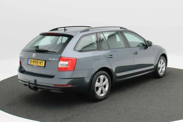 Škoda Octavia (2019) thumbnail 2