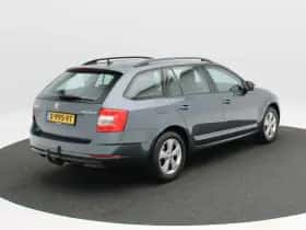 Škoda Octavia (2019) thumbnail 2