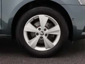 Škoda Octavia (2019) thumbnail 11