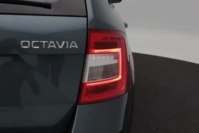 Škoda Octavia (2019) thumbnail 12