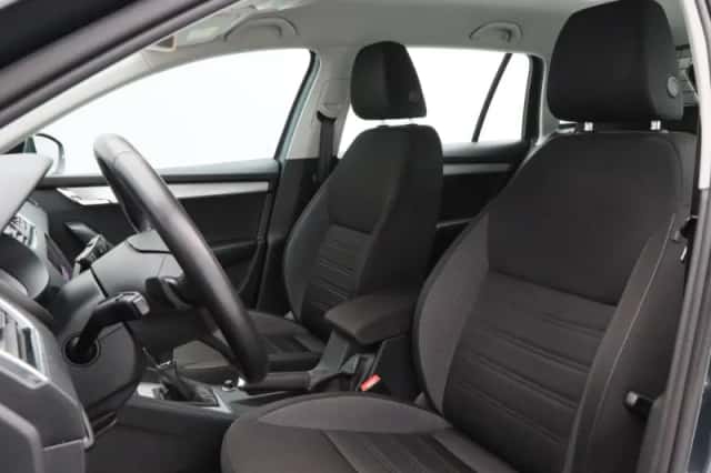 Škoda Octavia (2019) thumbnail 19