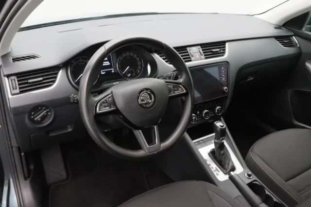 Škoda Octavia (2019) thumbnail 3