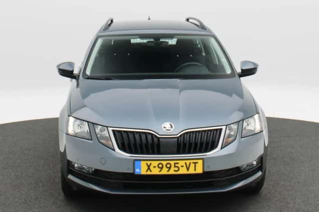Škoda Octavia (2019) thumbnail 4