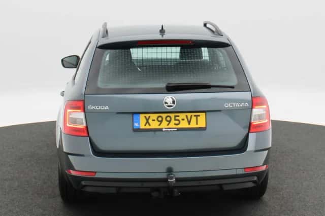 Škoda Octavia (2019) thumbnail 5