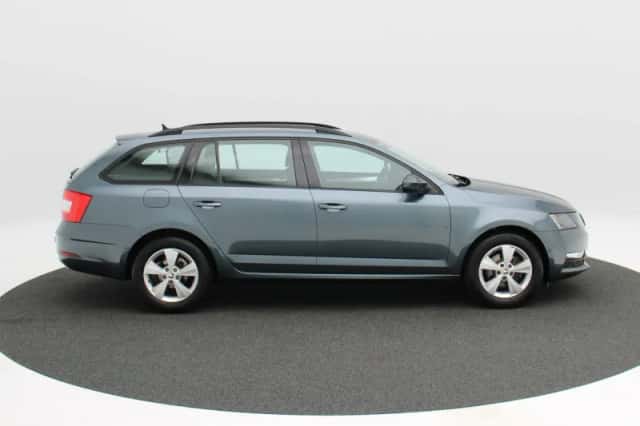 Škoda Octavia (2019) thumbnail 6