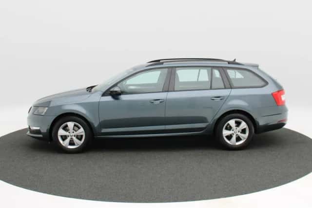 Škoda Octavia (2019) thumbnail 7