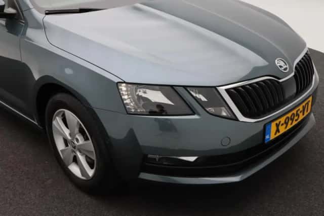 Škoda Octavia (2019) thumbnail 10