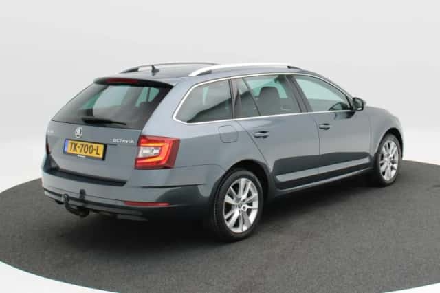 Škoda Octavia (2018) thumbnail 2