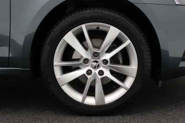 Škoda Octavia (2018) thumbnail 11