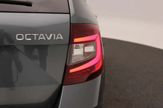 Škoda Octavia (2018) thumbnail 12