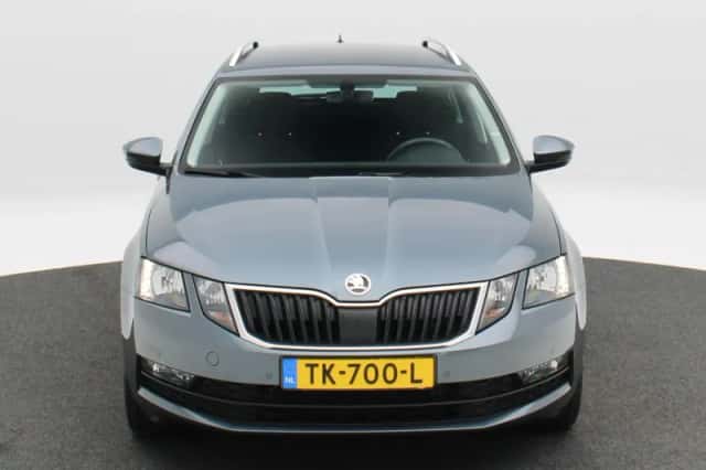 Škoda Octavia (2018) thumbnail 3