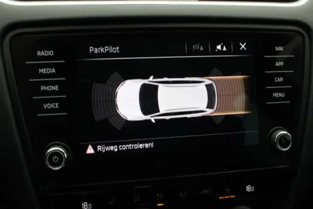Škoda Octavia (2018) thumbnail 25