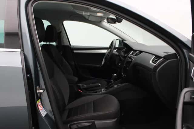 Škoda Octavia (2018) thumbnail 36