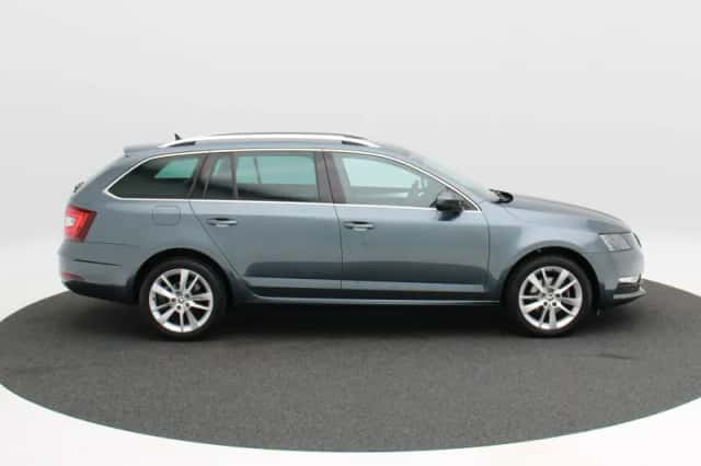 Škoda Octavia (2018) thumbnail 5