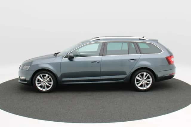 Škoda Octavia (2018) thumbnail 6