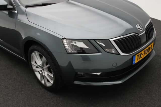 Škoda Octavia (2018) thumbnail 9