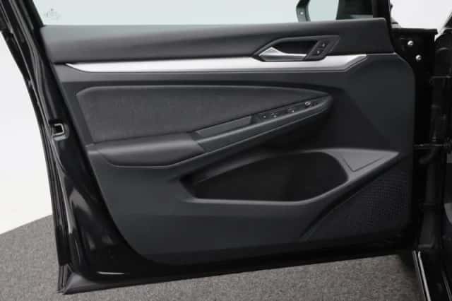 Volkswagen Golf (2023) thumbnail 16