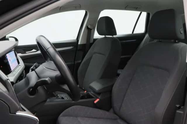 Volkswagen Golf (2023) thumbnail 17