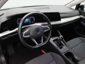 Volkswagen Golf (2023) thumbnail 3