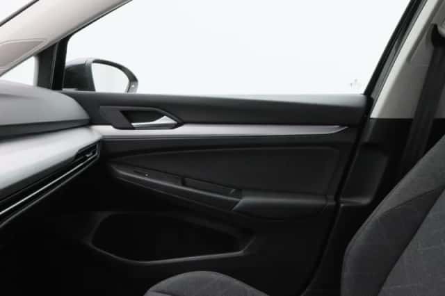 Volkswagen Golf (2023) thumbnail 30