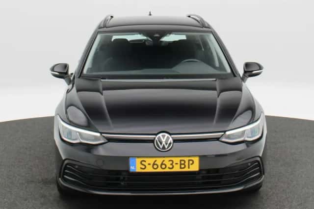 Volkswagen Golf (2023) thumbnail 4