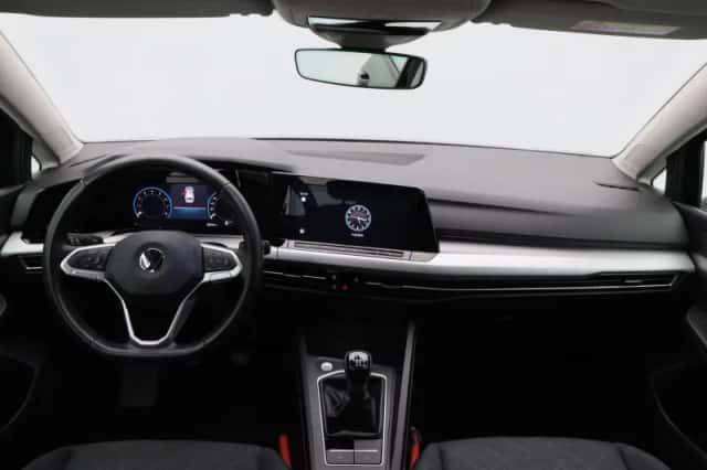 Volkswagen Golf (2023) thumbnail 32