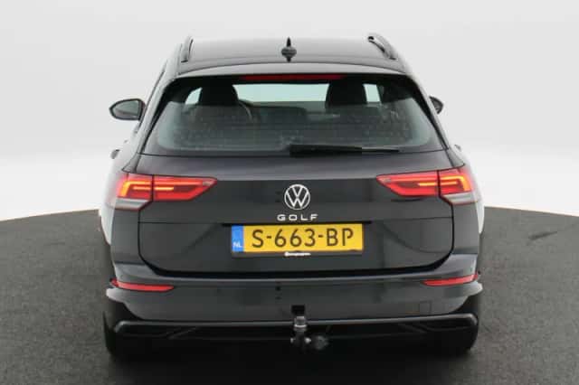 Volkswagen Golf (2023) thumbnail 5