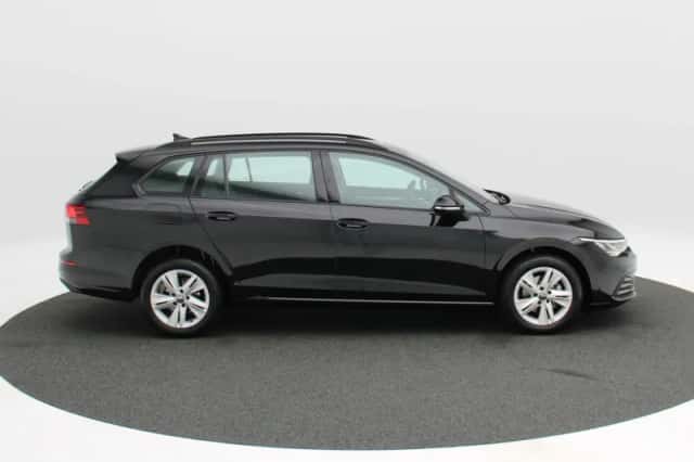 Volkswagen Golf (2023) thumbnail 6