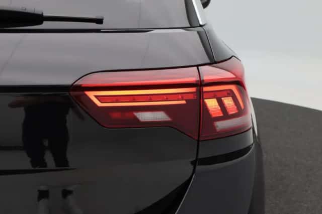 Volkswagen T-Roc (2022) thumbnail 12