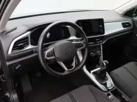 Volkswagen T-Roc (2022) thumbnail 3