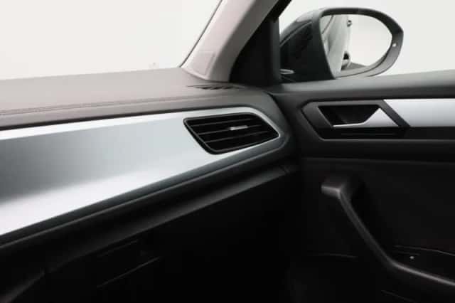 Volkswagen T-Roc (2022) thumbnail 28