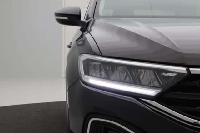Volkswagen T-Roc (2022) thumbnail 8